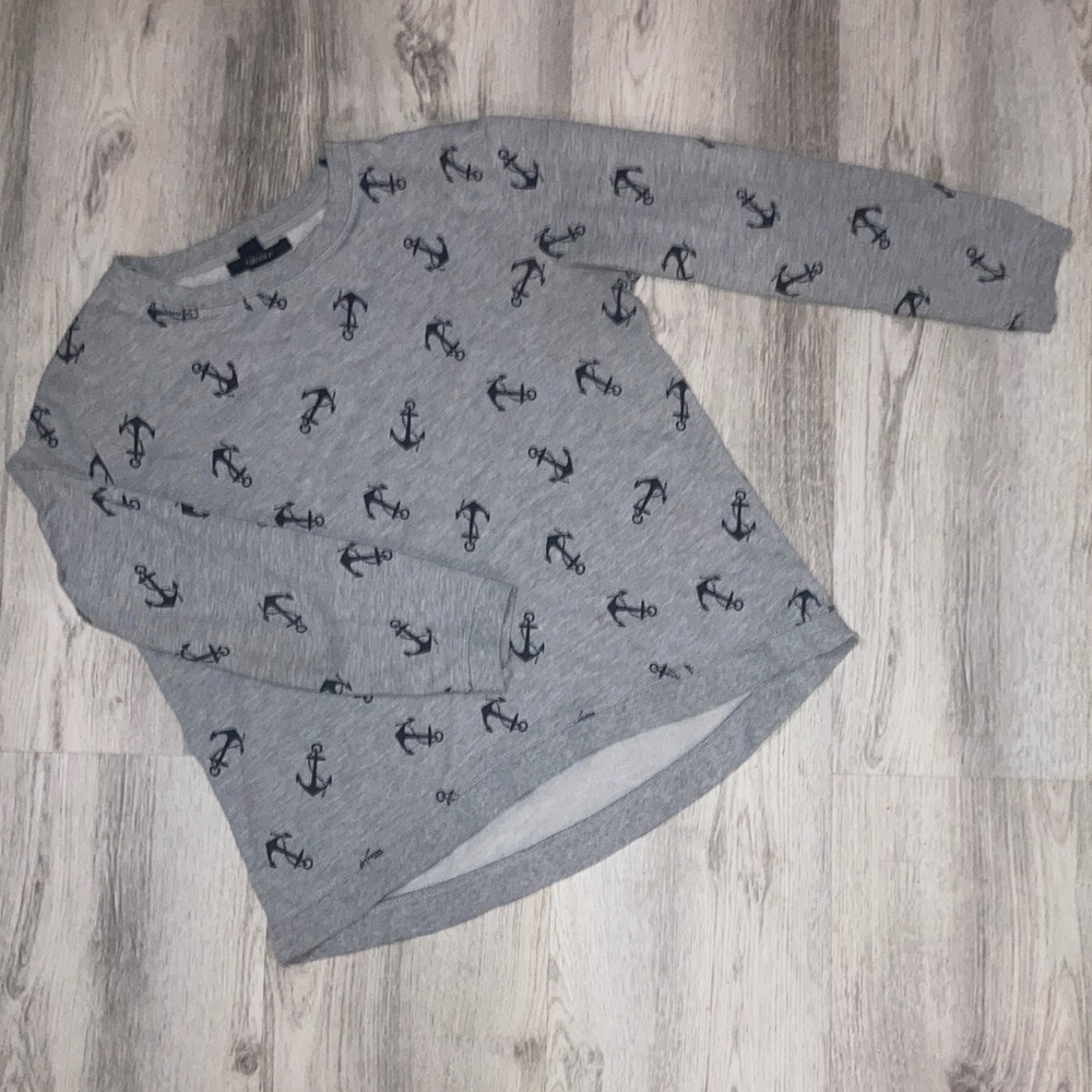 Grey anchor cropped sleeve shirt